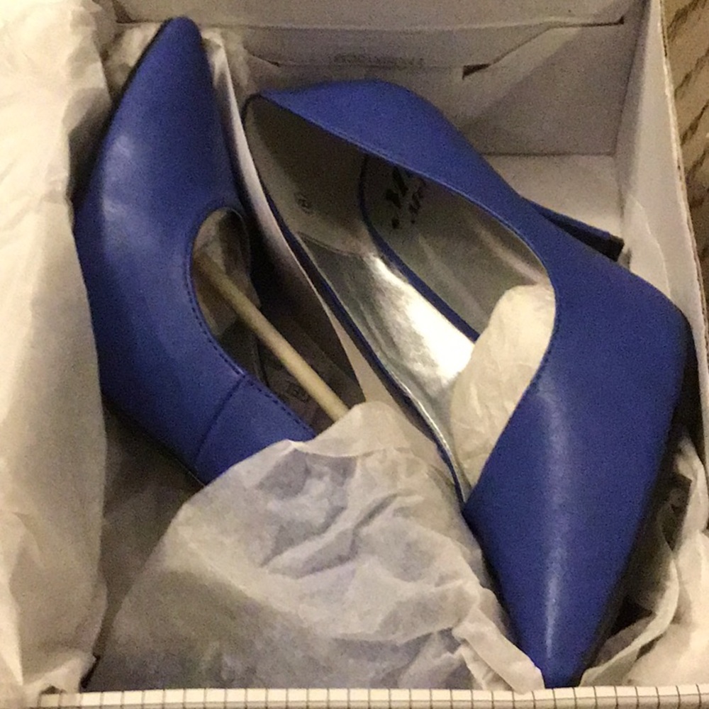 Women’s Shoes.